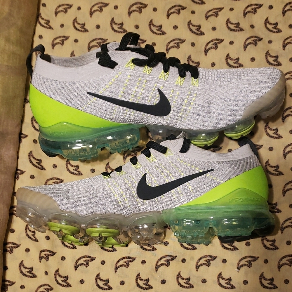 Nike White and Neon Yellow Air Sneakers - Picture 6 of 7